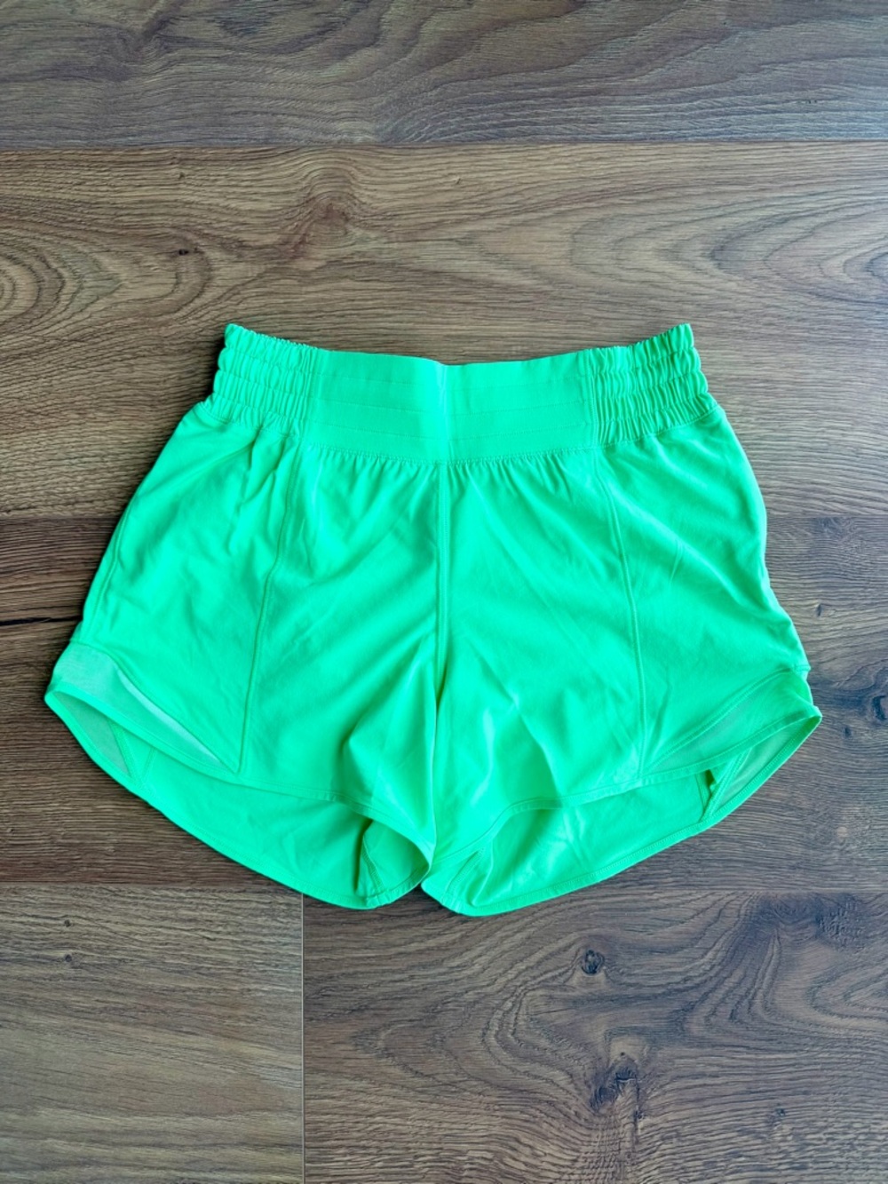 Lululemon Hotty Hot High-Rise Shorts 4” Pistachio Size 4 - Picture 2 of 6